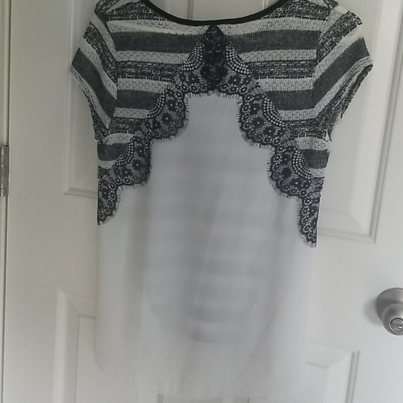 Black and white striped top - Picture 2 of 4